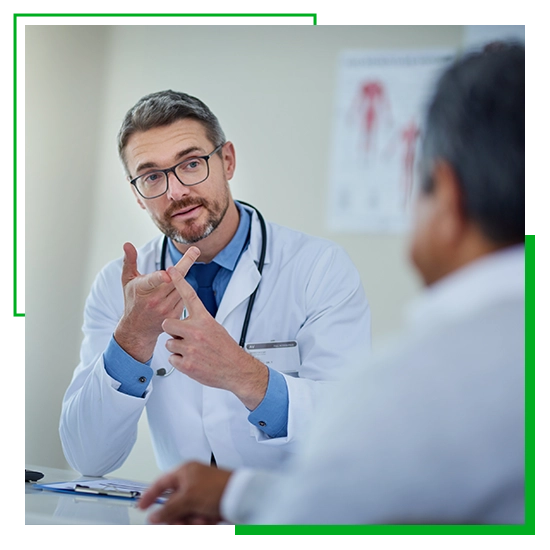 Médico conversando com paciente